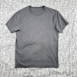 LULULEMON T-Shirt Short Sleeves Grey Men's Size S Stretchy EUC - NO TAGS